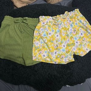 Set of 2 shorts for toddler girl, size 3T, yellow with flowers and green
